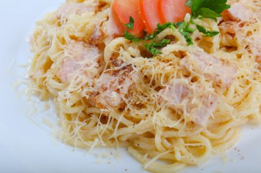 Leziz spagetti carbonara