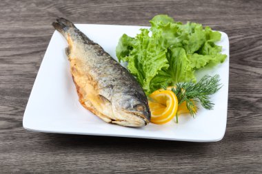 Kızarmış alabalık balık