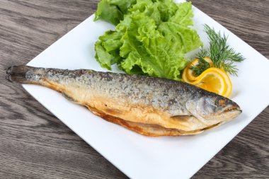 Kızarmış alabalık balık