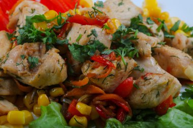 Mısır ile kavrulmuş tavuk