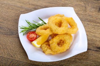 Kızarmış kalamar halkaları