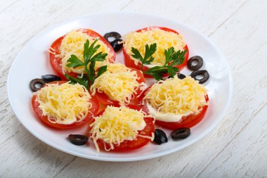 Peynir ile doldurulmuş domates