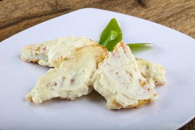 Krema soslu fırında levrek