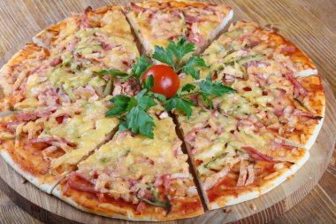 ev yapımı İtalyan pizza