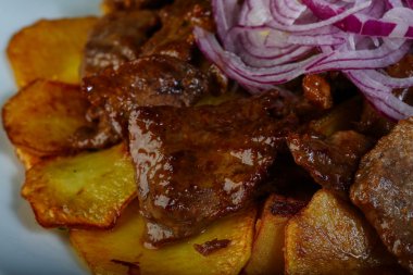 patates ile kavrulmuş et