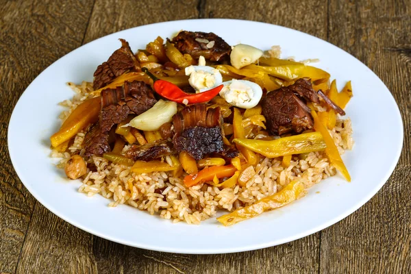 Traditioneller Reis mit Rindfleisch — Stockfoto