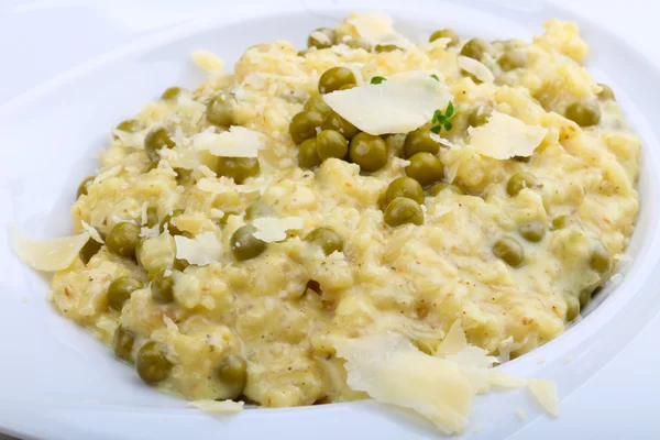 Risotto com ervilhas verdes — Fotografia de Stock