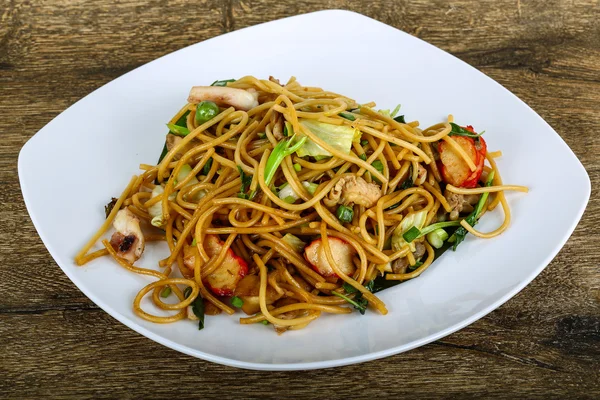 Pastas asiáticas con mariscos — Foto de Stock