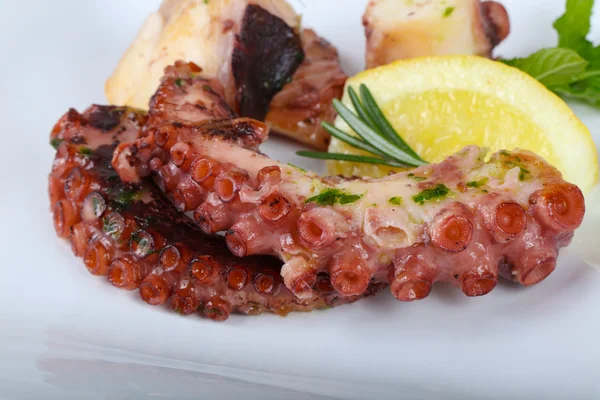 Delicioso pulpo a la parrilla —  Fotos de Stock