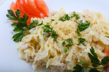 Tavuk lezzetli makarna