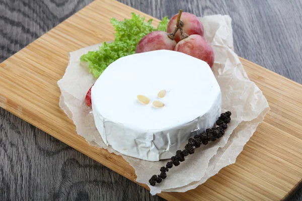 Läckra Brie ost — Stockfoto