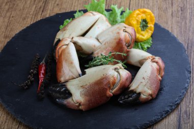 Yengeç pençeleri incelik etli