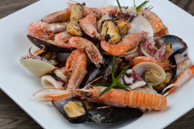 Kokteyl lezzetli deniz ürünleri