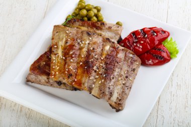 Izgara domuz pirzolası.