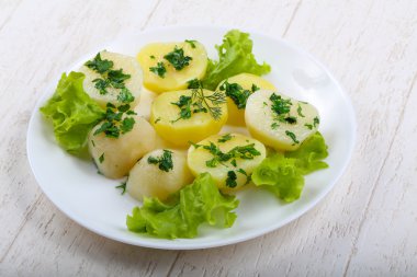 Genç patates haşlanmış