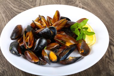 Lezzetli haşlanmış midye