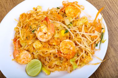 Geleneksel Keçe Tay karides ile