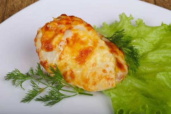 Petto di pollo al forno con formaggio — Foto Stock