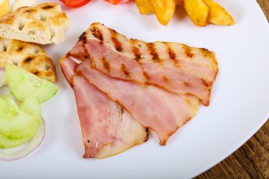 Lezzetli ızgara domuz pastırması