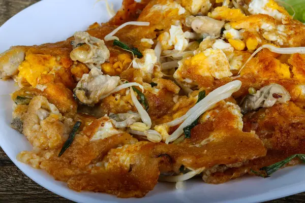 Asiatiska omelett med ostron — Stockfoto