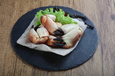 Yengeç pençeleri incelik etli