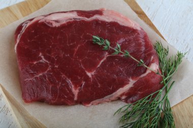 çiğ antrikot biftek