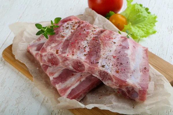 Çiğ domuz kaburgası