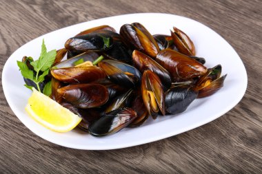 Lezzetli haşlanmış midye