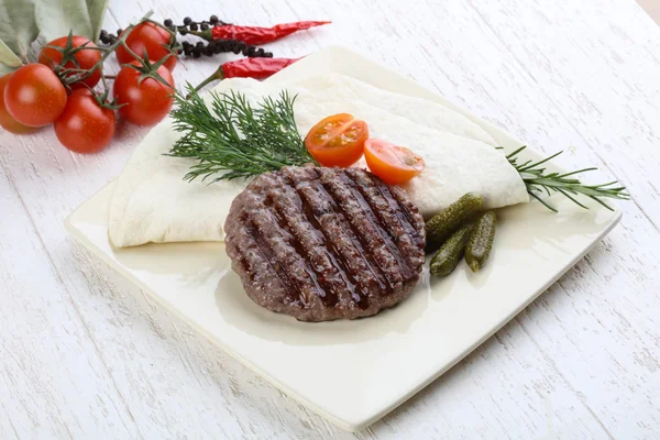 Gegrilltes Hamburger-Schnitzel — Stockfoto