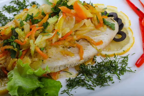 Baked tilapia with vegetables — Stock Photo, Image
