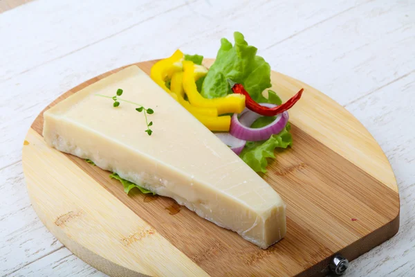 Triângulo de queijo parmesão — Fotografia de Stock