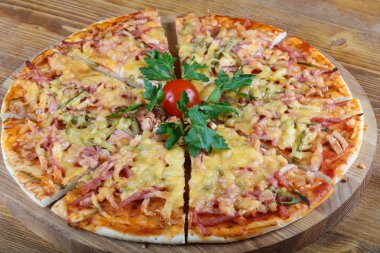 ev yapımı İtalyan pizza