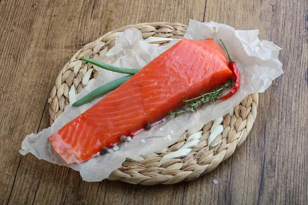 Филе лосося с солью — стоковое фото