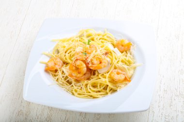 Karides ile lezzetli makarna