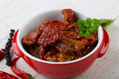 Zeytinyağlı kuru domates