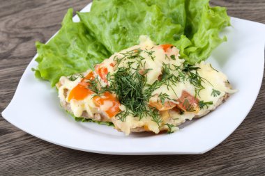 Kaplı et peynir ve domates