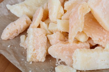Lezzetli parmesan parçaları