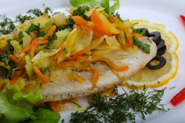 Sebzeli fırında tilapia