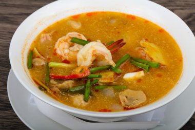 Tom Yam karides çorbası