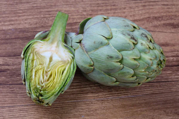 Fresh raw Artichoke — Stock Photo, Image