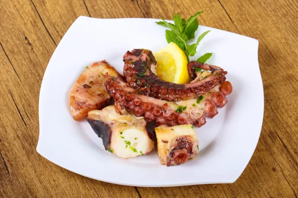 Delicioso pulpo a la parrilla —  Fotos de Stock