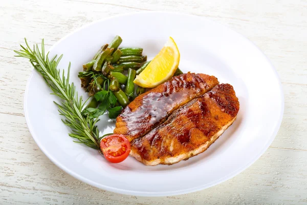 Heerlijke gegrilde zalm — Stockfoto