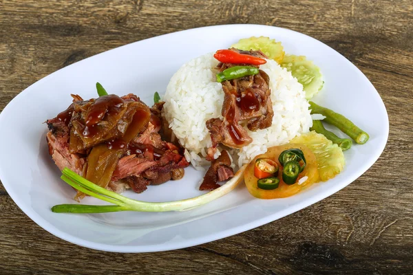 쌀과 맛 있는 돼지고기 — 스톡 사진