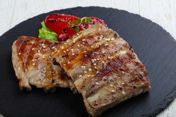 Grilled pork ribs