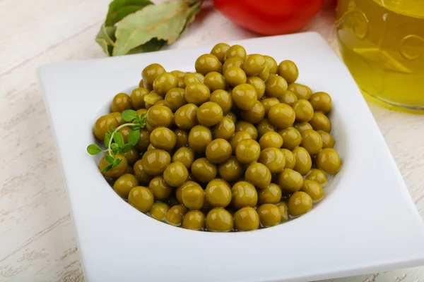 Guisantes enlatados verdes —  Fotos de Stock