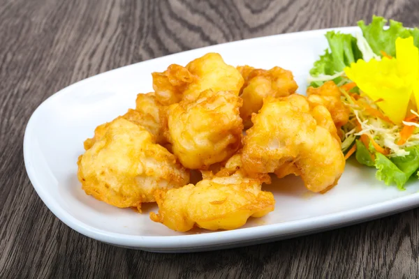 Aasialainen keittiö Mustekala tempura — kuvapankkivalokuva