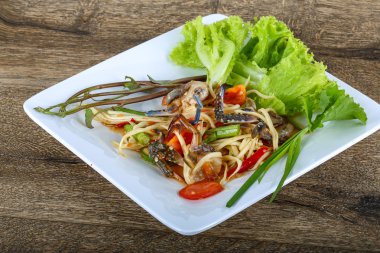 Tay baharat Yengeç Salatası