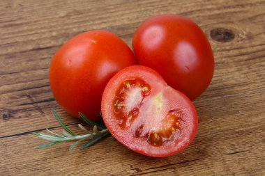 Taze olgun domatesler
