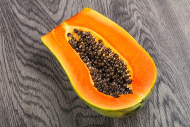 Taze olgun dilim papaya