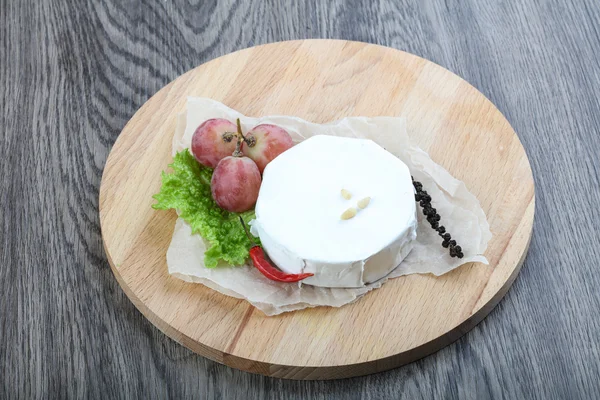 Köstlicher Brie-Käse — Stockfoto